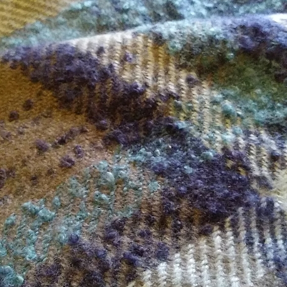 Large square scarf - Picture 7 of 7